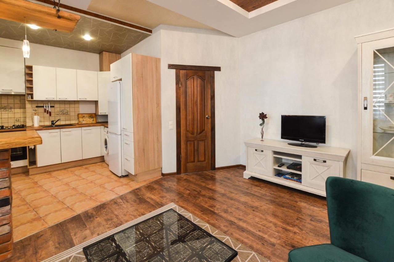 Courtyard Gallery Apartment With Free Parking Kaunas Exterior photo
