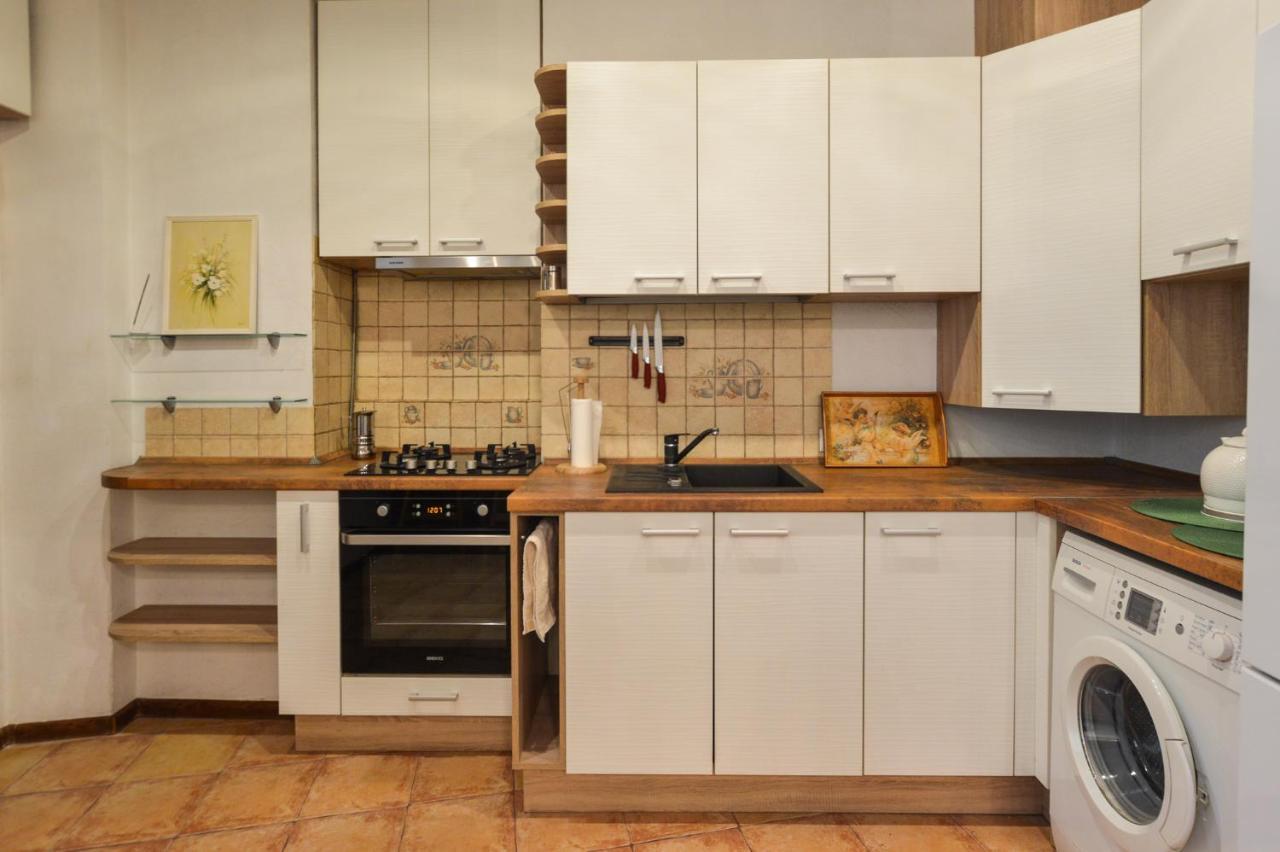 Courtyard Gallery Apartment With Free Parking Kaunas Exterior photo